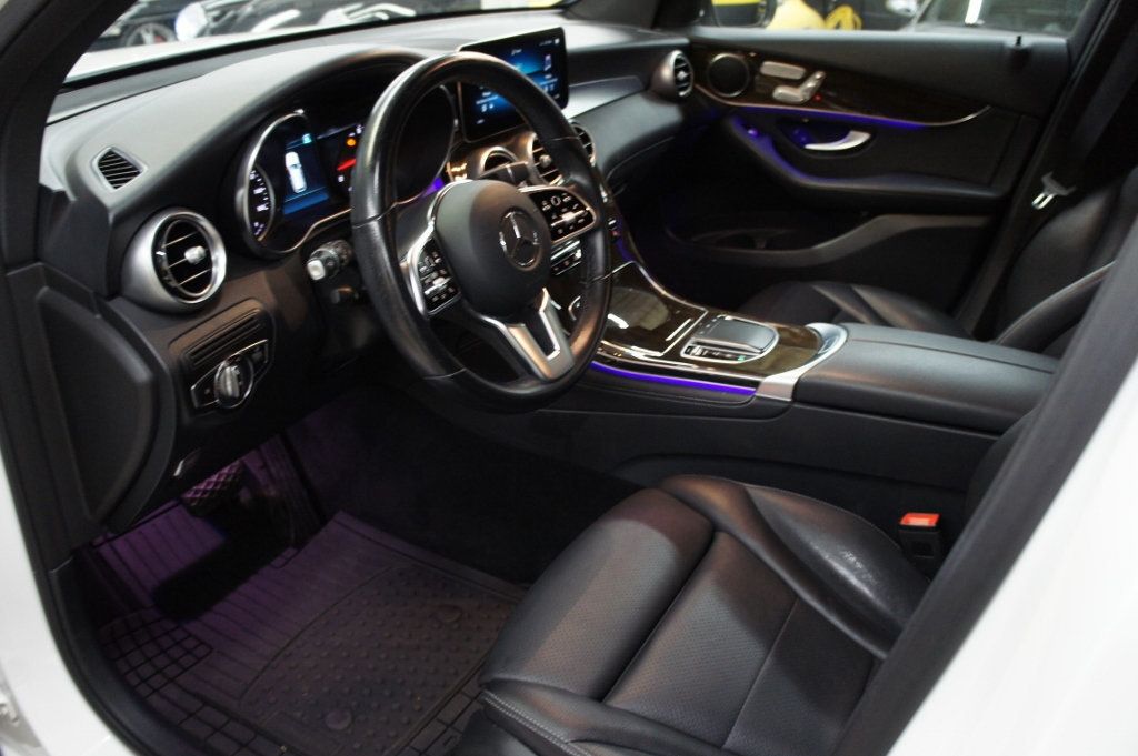 2021 Mercedes Benz GLC 300 photo 4