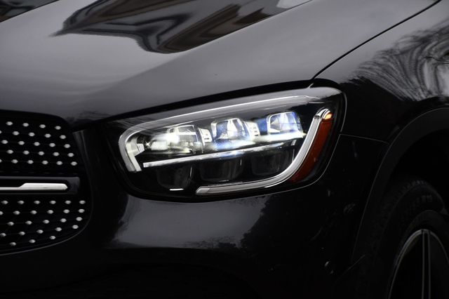 2021 Mercedes Benz GLC 300 photo 4