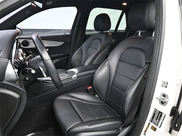 2021 Mercedes Benz GLC 300 photo 4