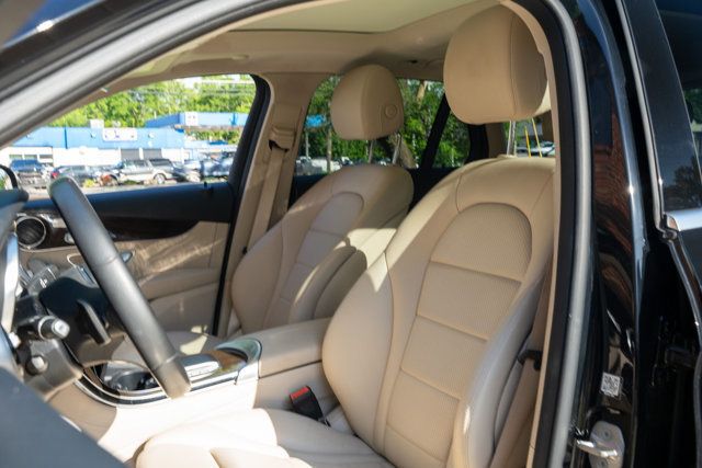 2021 Mercedes-Benz GLC LocalTrade/4MATIC/PremiumPkg/PanoramaSunroof/HeatedSeats/NAV - 23031209 - 17