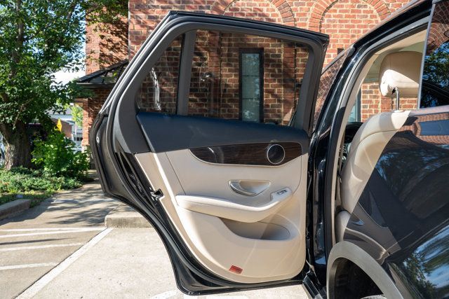 2021 Mercedes-Benz GLC LocalTrade/4MATIC/PremiumPkg/PanoramaSunroof/HeatedSeats/NAV - 23031209 - 43