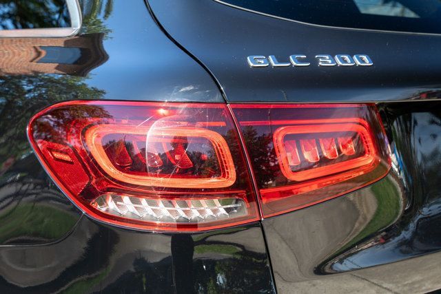 2021 Mercedes-Benz GLC LocalTrade/4MATIC/PremiumPkg/PanoramaSunroof/HeatedSeats/NAV - 23031209 - 7