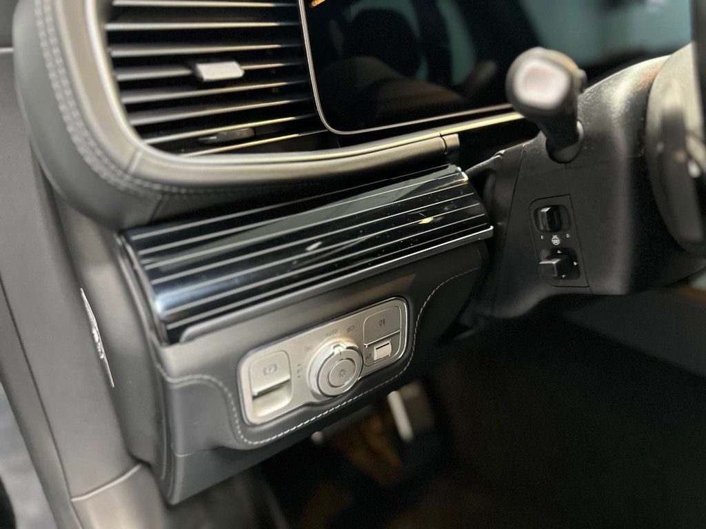 2021 Mercedes Benz GLS Maybach 600 4MATIC photo 42