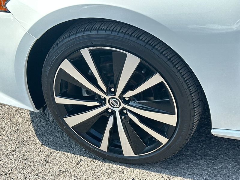 2021 Nissan Altima 2.5 SR Sedan - 22954351 - 11