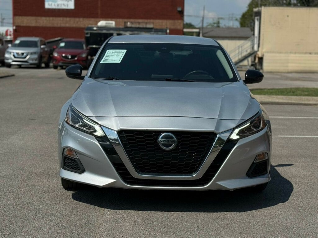 2021 Nissan Altima SR photo 9