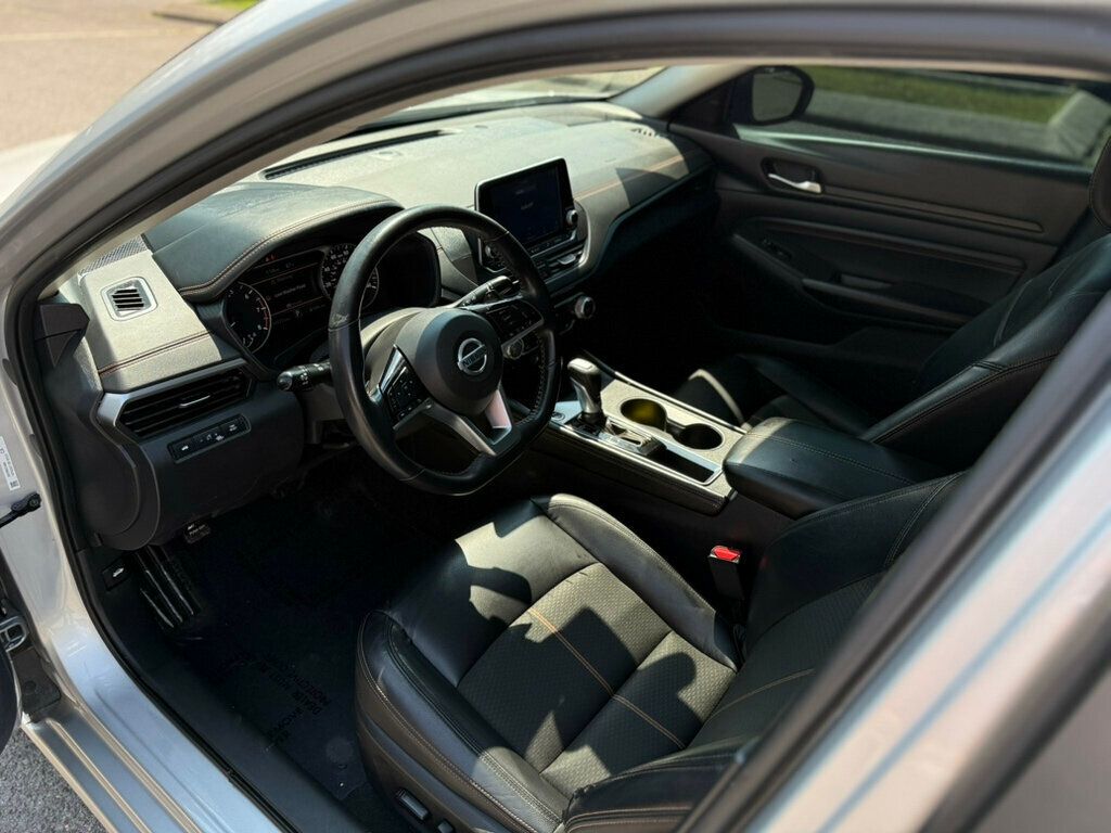 2021 Nissan Altima SR photo 11