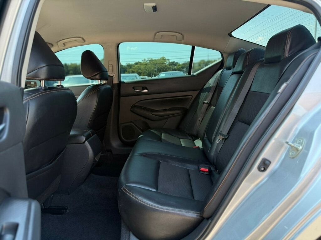 2021 Nissan Altima SR photo 13