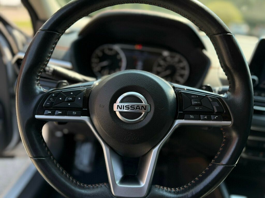 2021 Nissan Altima SR photo 17