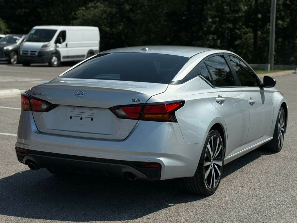 2021 Nissan Altima SR photo 3