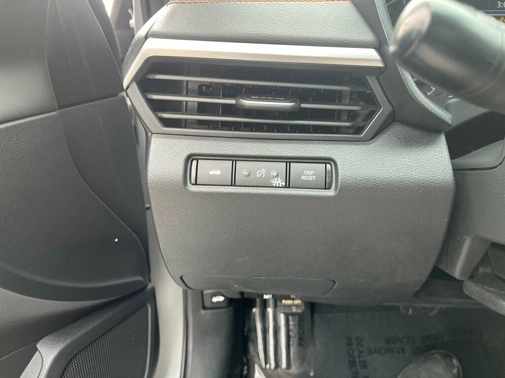 2021 Nissan Altima 2.5 SR Sedan - 22981312 - 19