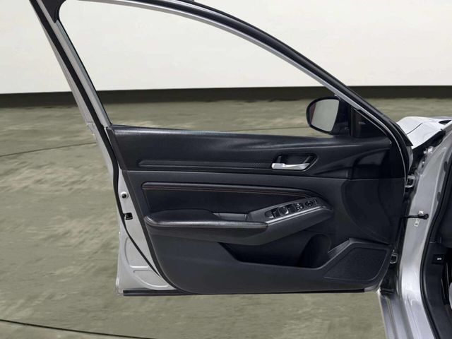 2021 Nissan Altima 2.5 SR Sedan - 23052206 - 11