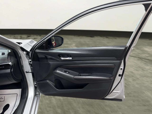 2021 Nissan Altima 2.5 SR Sedan - 23052206 - 19