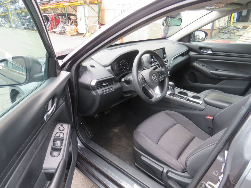 2021 Nissan Altima 2.5 photo 9