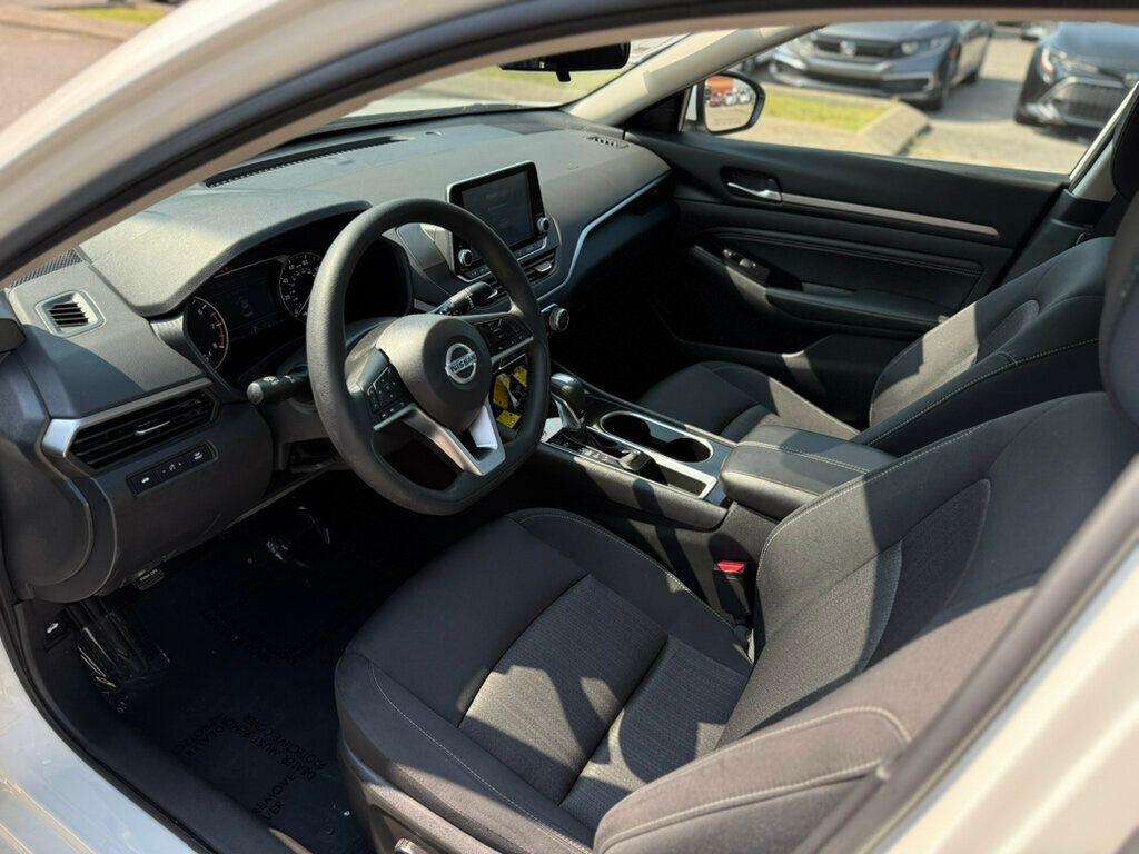 2021 Nissan Altima 2.5 SV photo 9