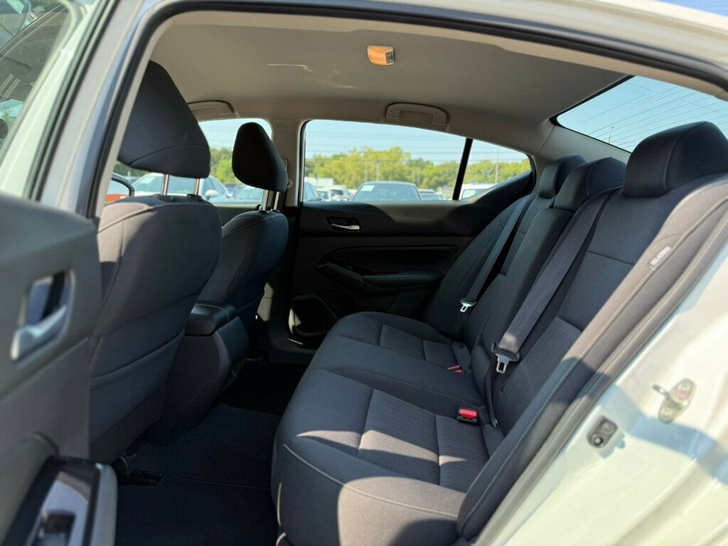 2021 Nissan Altima 2.5 SV photo 11