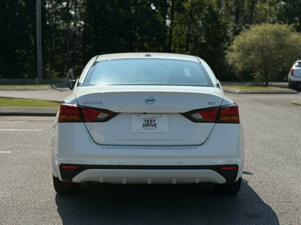 2021 Nissan Altima 2.5 SV photo 3