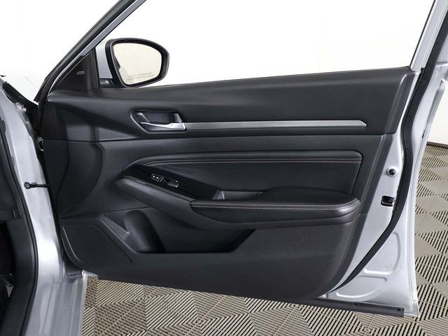 2021 Nissan Altima 2.5 SV Sedan - 23027802 - 19