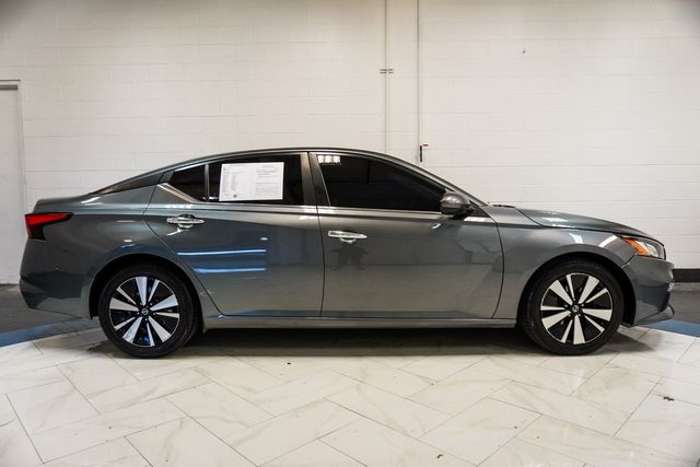 2021 Nissan Altima 2.5 SV Sedan - 22951683 - 32