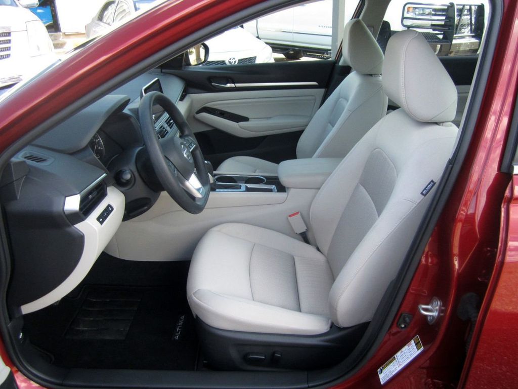 2021 Nissan Altima 2.5 SV photo 11