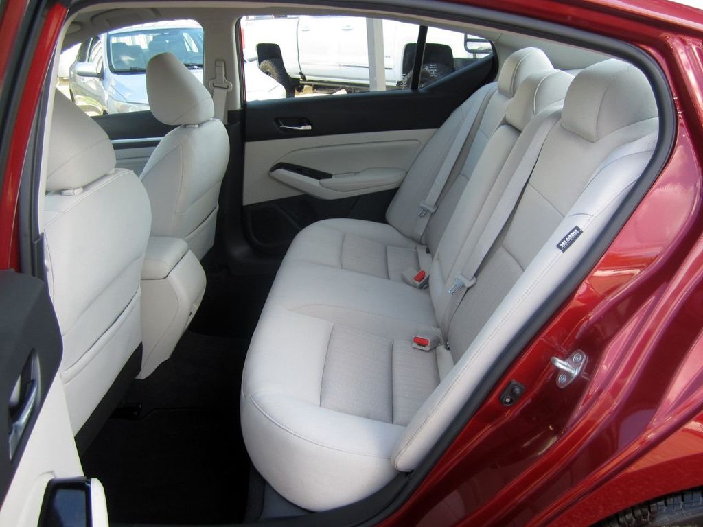 2021 Nissan Altima 2.5 SV photo 15
