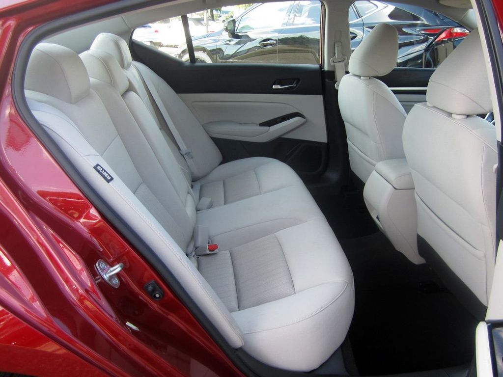 2021 Nissan Altima 2.5 SV photo 16