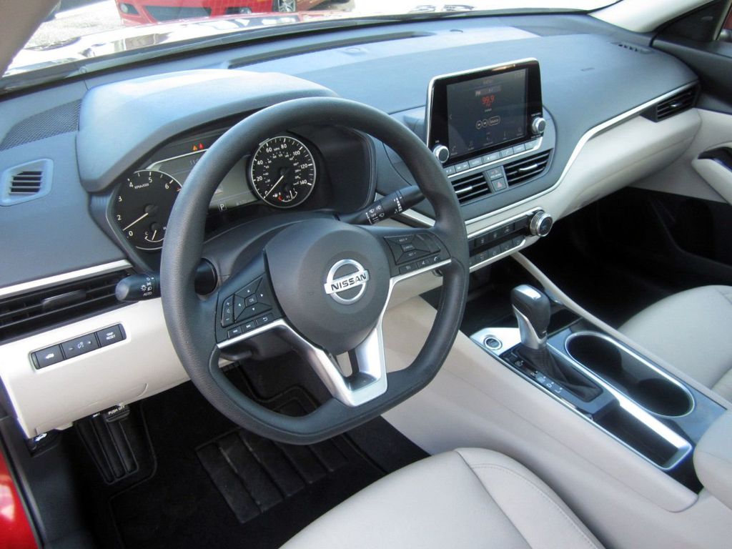 2021 Nissan Altima 2.5 SV photo 7
