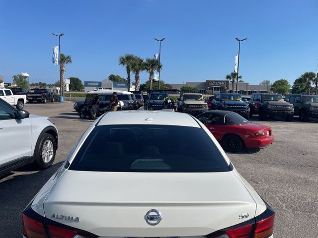 2021 Nissan Altima 2.5 SV Sedan - 23015458 - 5