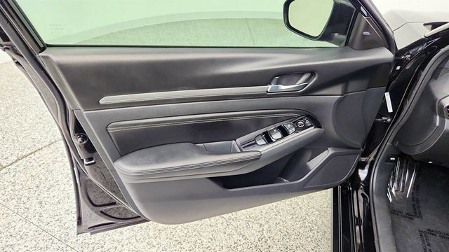 2021 Nissan Altima 2.5 SV Sedan w/ Premium Package - 23040980 - 10