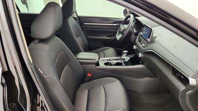 2021 Nissan Altima 2.5 SV Sedan w/ Premium Package - 23040980 - 24