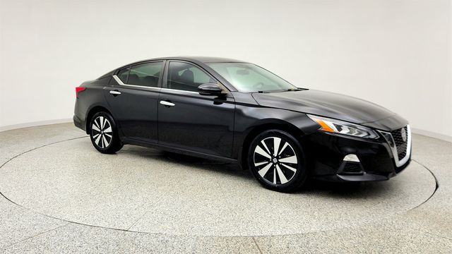 2021 Nissan Altima 2.5 SV Sedan w/ Premium Package - 23040980 - 2