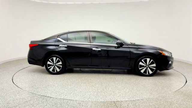 2021 Nissan Altima 2.5 SV Sedan w/ Premium Package - 23040980 - 3