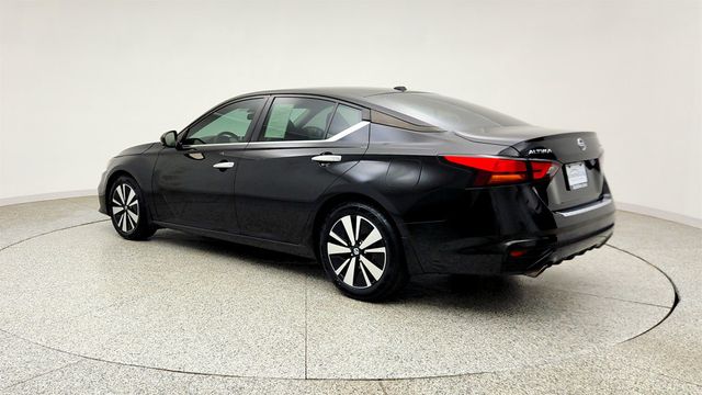 2021 Nissan Altima 2.5 SV Sedan w/ Premium Package - 23040980 - 6