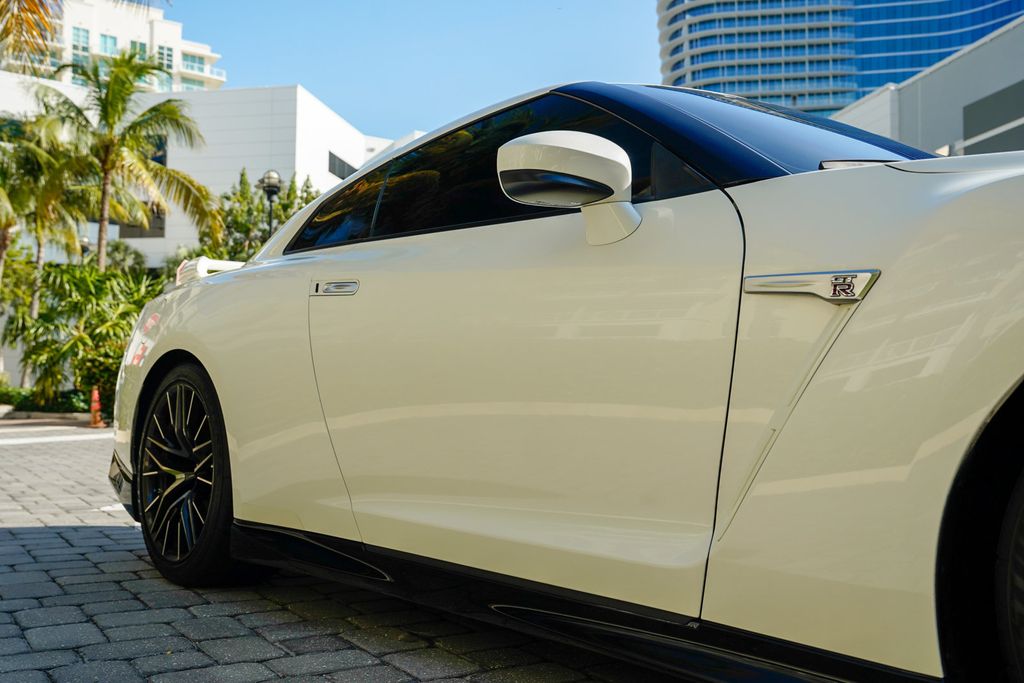 2021 Nissan GT-R Premium AWD - 22961037 - 33