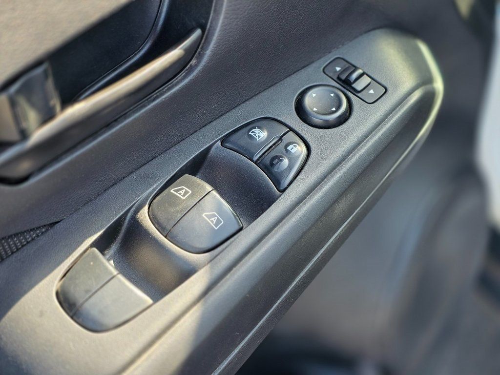 2021 Nissan Kicks S FWD - 22983104 - 21