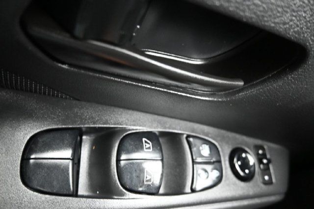 2021 Nissan Kicks S FWD - 23056815 - 21