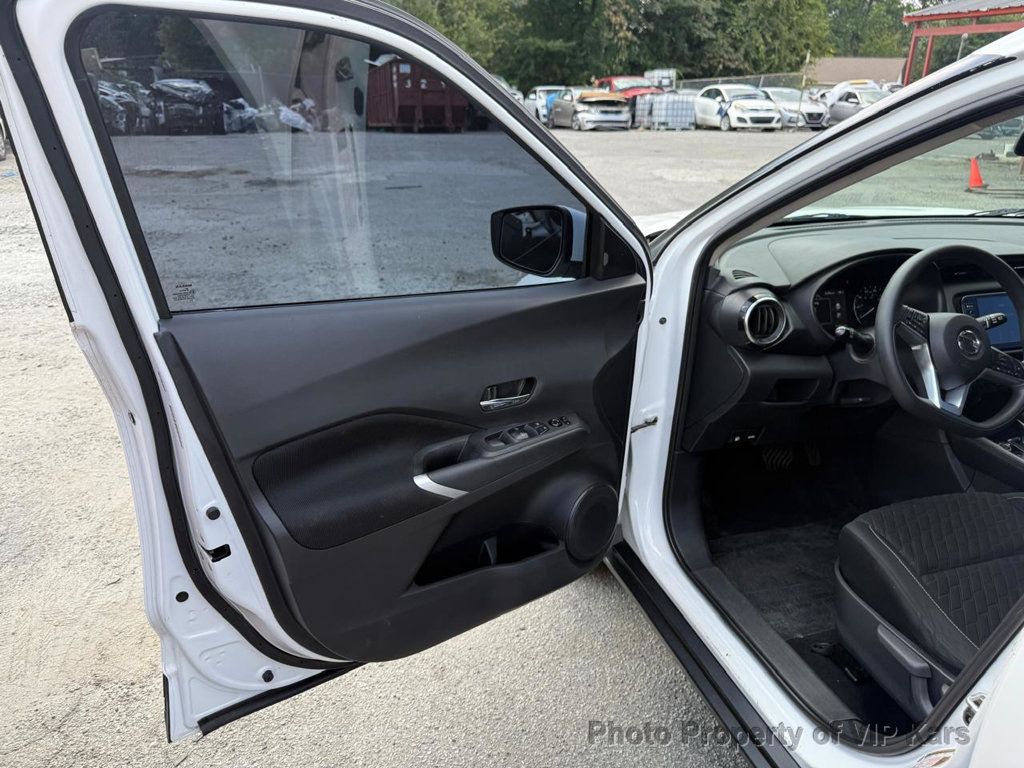 2021 Nissan Kicks SV photo 12