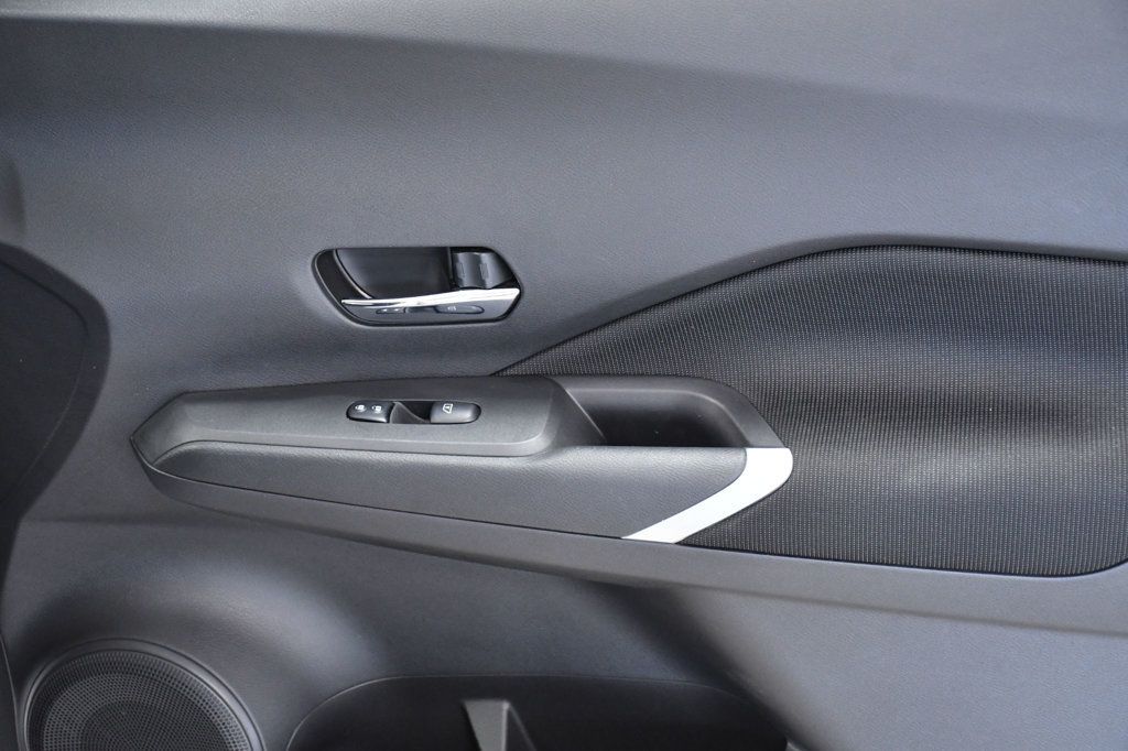 2021 Nissan Kicks SV FWD - 22919023 - 17