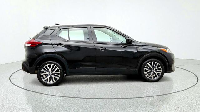 2021 Nissan Kicks SV FWD - 23100812 - 3