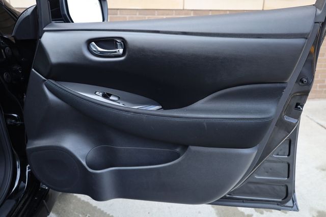 2021 Nissan Leaf SV w/ Tech Pkg! - 22980413 - 23