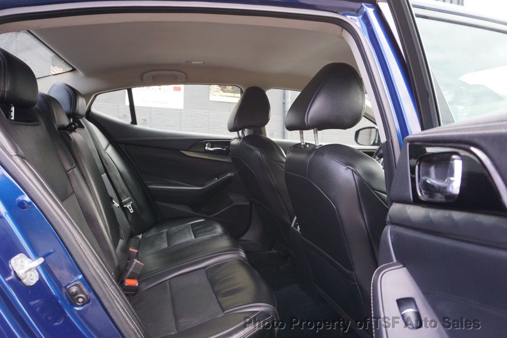2021 Nissan Maxima SV photo 13