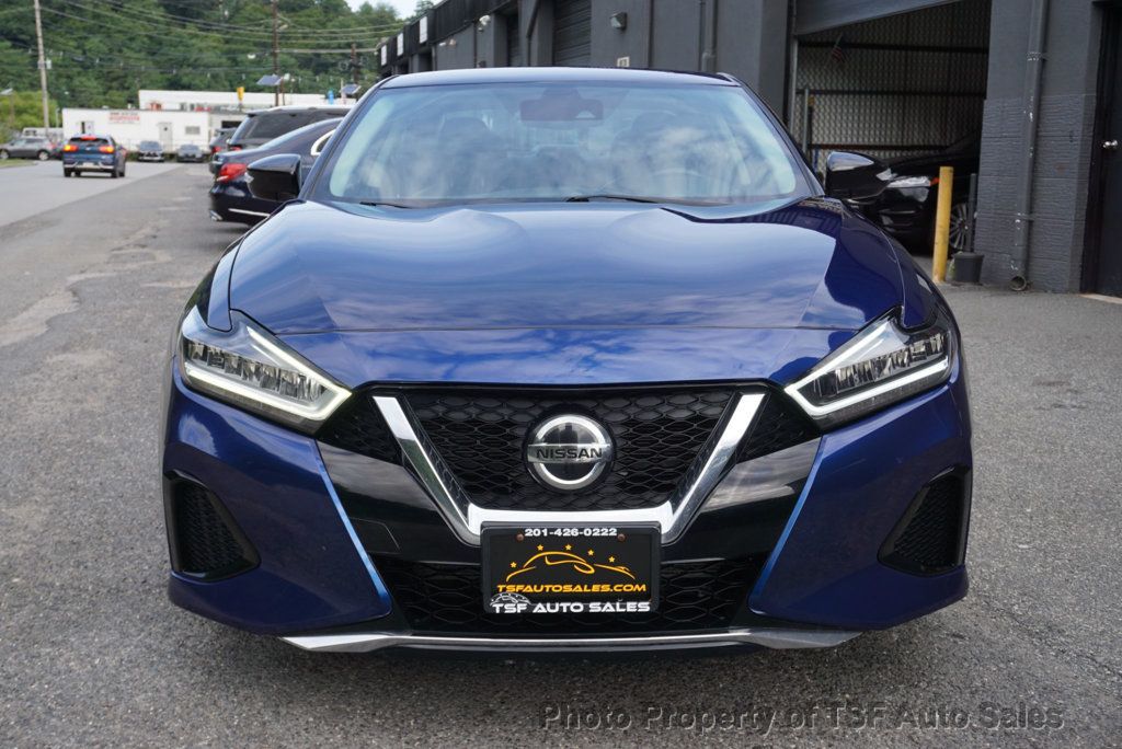2021 Nissan Maxima SV photo 2