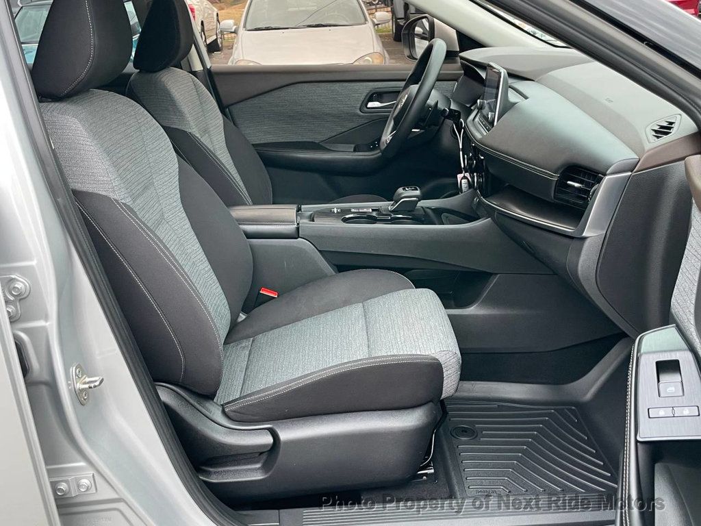 2021 Nissan Rogue SV photo 4