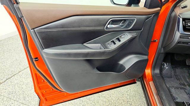2021 Nissan Rogue AWD Platinum w/ Illuminated Kick Plates - 23027979 - 10