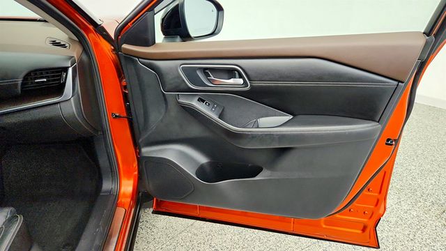 2021 Nissan Rogue AWD Platinum w/ Illuminated Kick Plates - 23027979 - 26