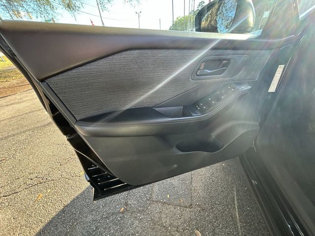 2021 Nissan Rogue AWD S - 23020199 - 11