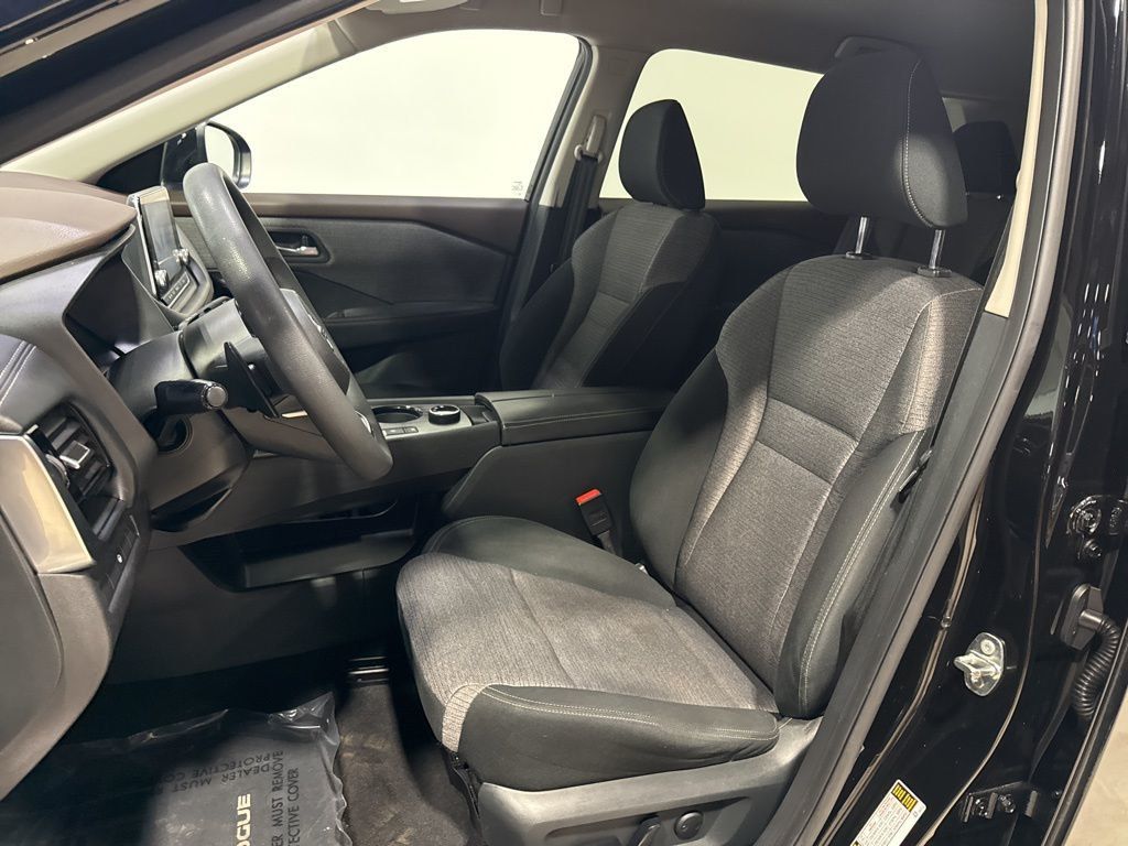 2021 Nissan Rogue AWD SV - 22992972 - 26