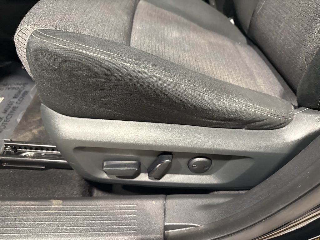 2021 Nissan Rogue AWD SV - 22992972 - 28