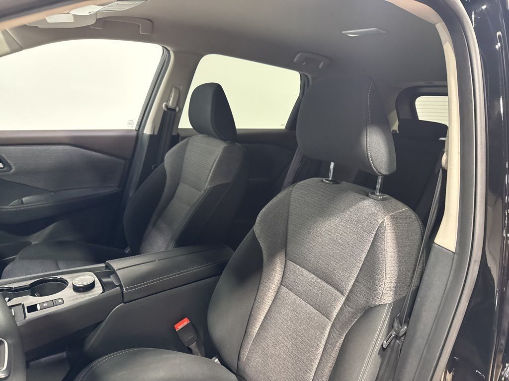 2021 Nissan Rogue AWD SV - 22992972 - 29