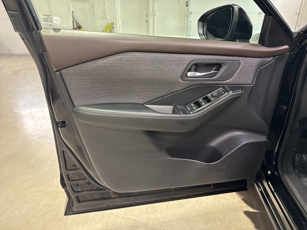 2021 Nissan Rogue AWD SV - 22992972 - 30