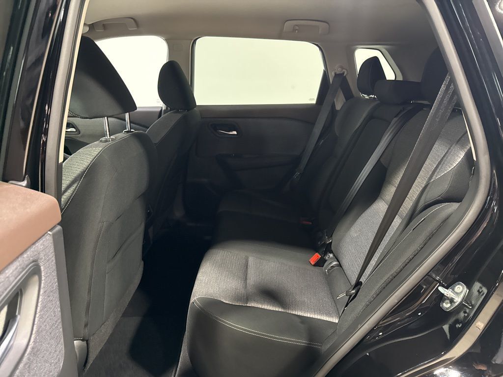 2021 Nissan Rogue AWD SV - 22992972 - 32